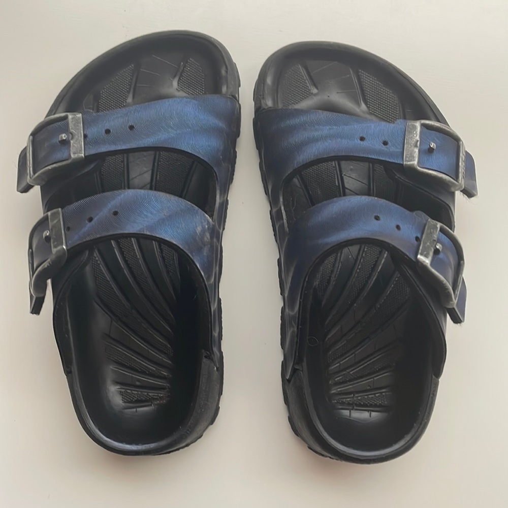 Birkis Birkenstock toddler sandals size 24/8